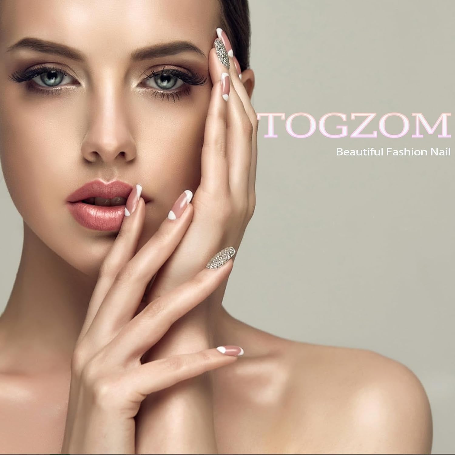 Green Glitter Press on Nails Short Square Fake Nails Christmas Glitter Acrylic Nails Artificial Glue on Nails Squoval False Nails Xmas Stick on Nails for Women Nails Decoration 24Pcs